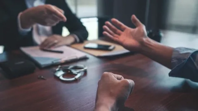 انتخاب بهترین وکیل قتل در اردبیل چه مزایایی خواهد داشت؟